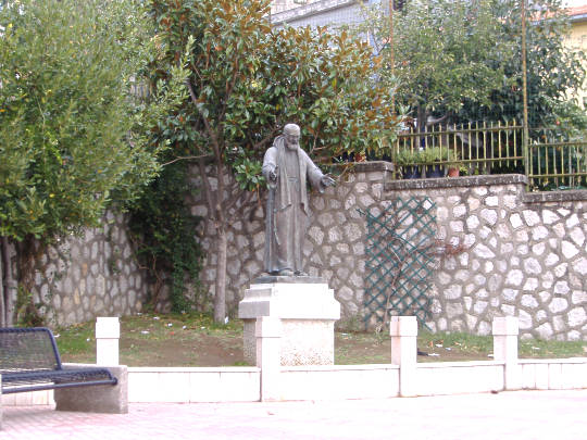 Statua di San Pio da Pietrelcina