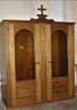 Cornice di legno e confessionale
