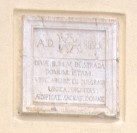 Iscrizione sulla porta secondaria Iscrizione sulla porta secondaria