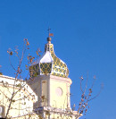 Campanile con la neve