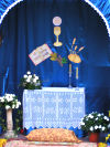 Dettaglio dell'altare in piazza Dante