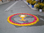Santissimo Sacramento disegnato con i fiori