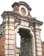 Arco di accesso a Villa Casselli