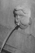 Particolare della fontana di Piazza Antinora